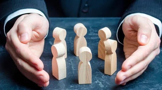 ¿Quien paga el seguro de salud en la empresa?